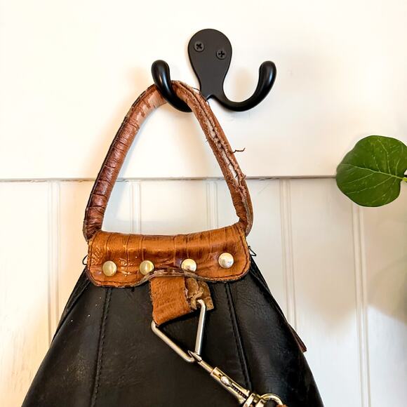 Belle Rose Leather Bucket Bag with Handle And Strap - Picture 7 of 13